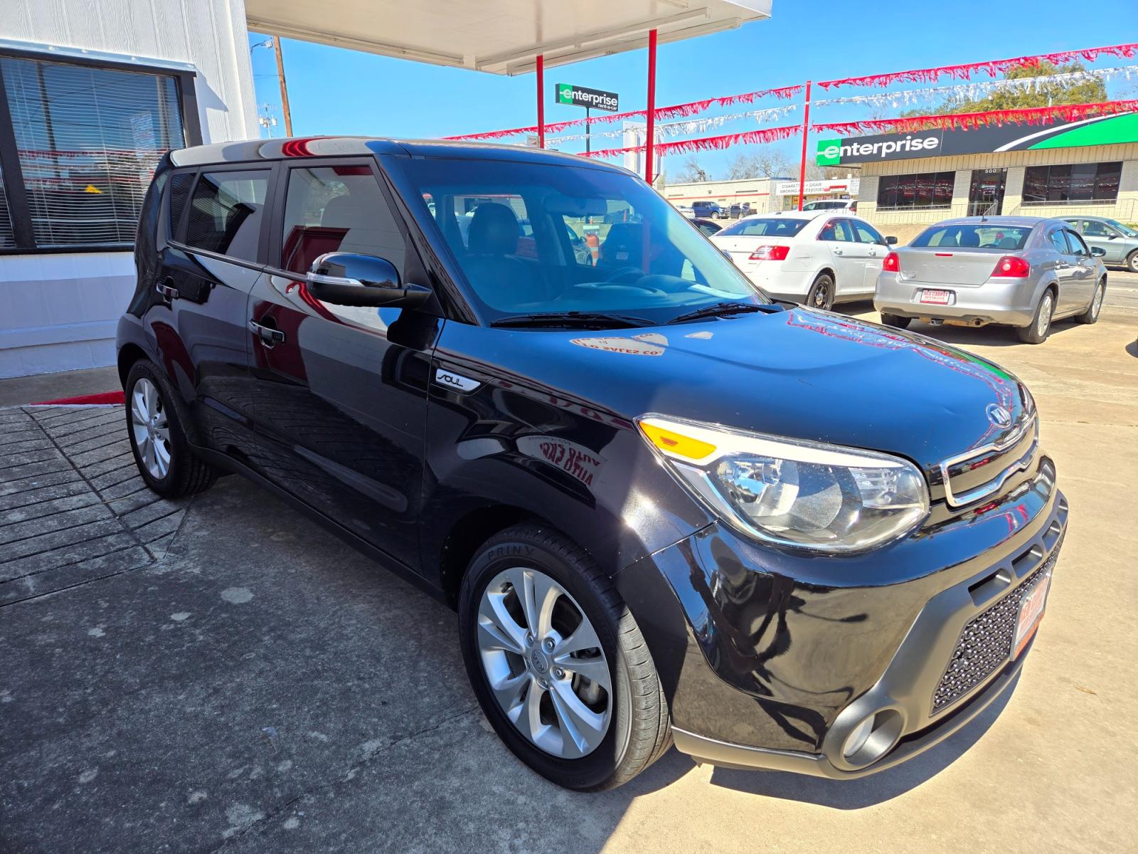 2016 BLACK /BLACK Kia Soul ! (KNDJX3A59G7) with an 2.0L L4 DOHC 16V engine, 6A transmission, located at 503 West Court, Seguin, TX, 78155, (830) 379-3373, 29.568621, -97.969803 - 2016 Kia Soul ! with a 2.0L L4 DOHC 16V, Automatic, Tilt, Cruise, AM/FM/AUX Stereo, Power Windows, Locks, Seat and Side Mirrors, Bluetooth, Leather Seating, Tinted Windows, Alloy Wheels, Rear Wiper, Rear Defroster and more!! - Photo #1